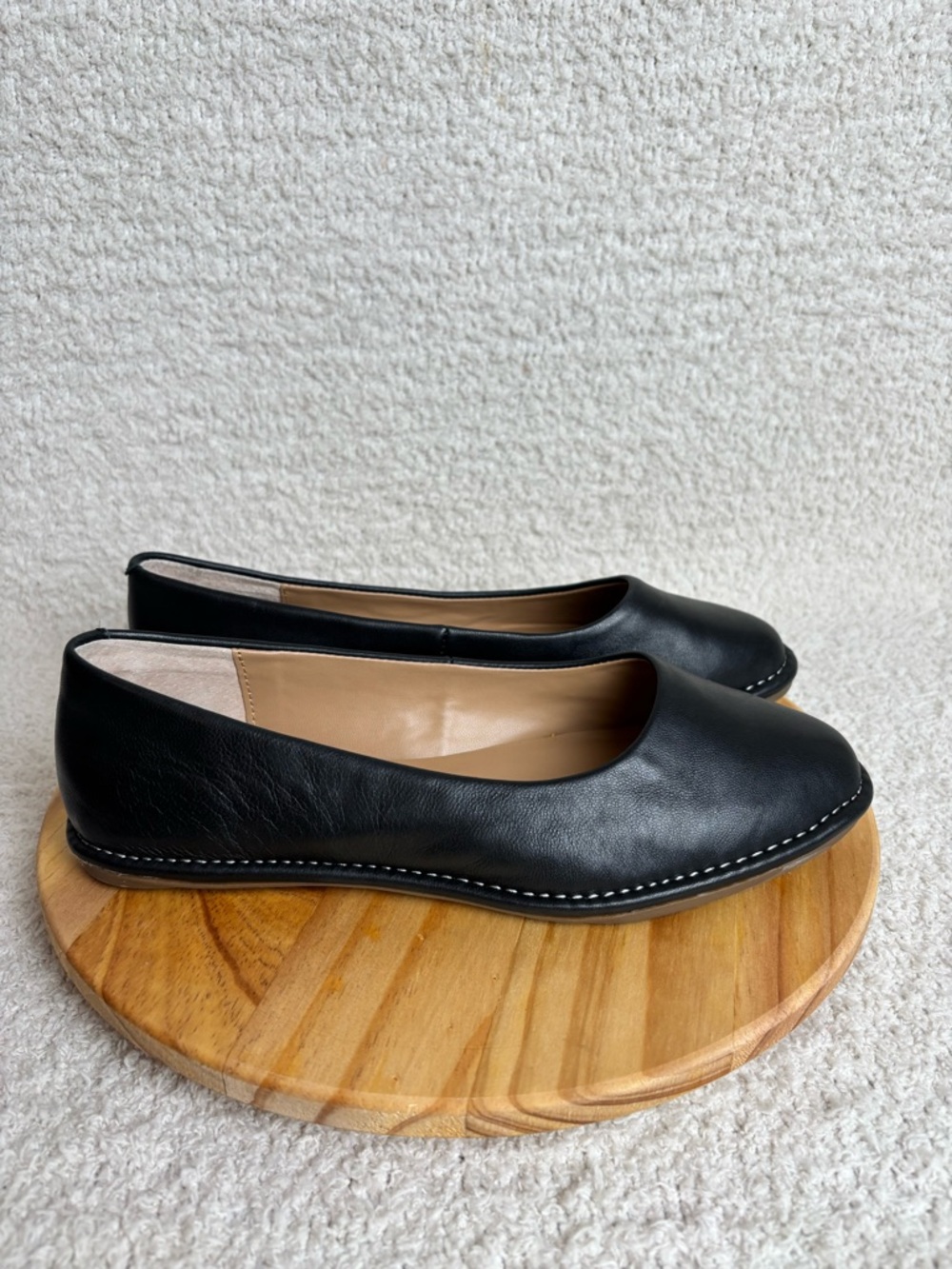 Adam Tucker Shoes Womens 7.5M Darby Slip On Leather Padded Minimalist in Black